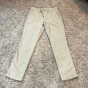 Gap men’s khaki pants. Size 29x30. Good condition.